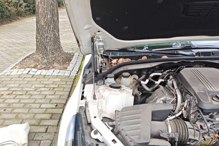 Used Cadillac CT5 2020 28T Luxury Version Engine Bay Right