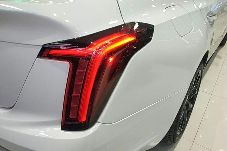 Used Cadillac CT5 2020 Revised Version 28T Stylish Sporty Type Exterior 3