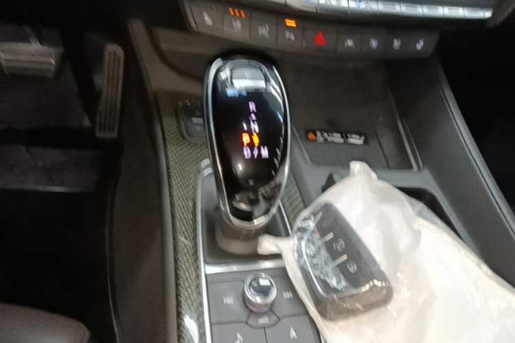 Used Cadillac CT5 2020 Revised 28T Platinum Sport Edition Gear Lever