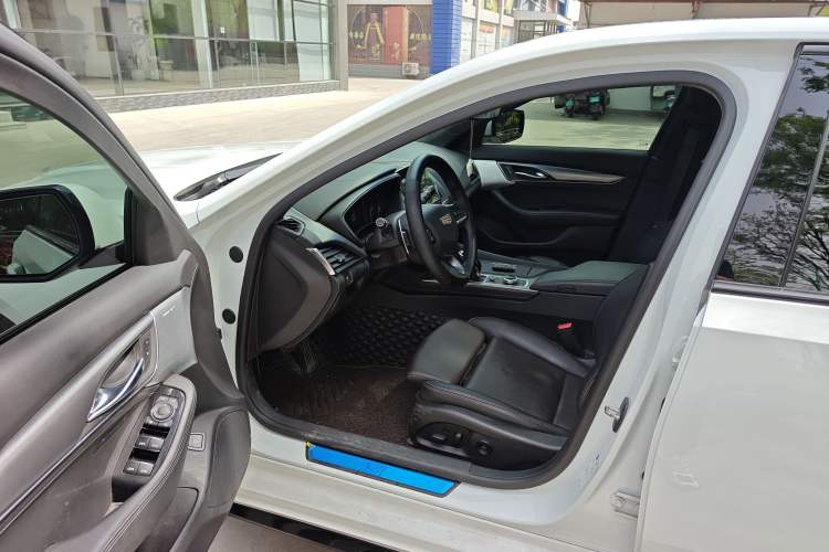 Used Cadillac CT5 2020 Updated 28T Leading Sporty Version Interior 2