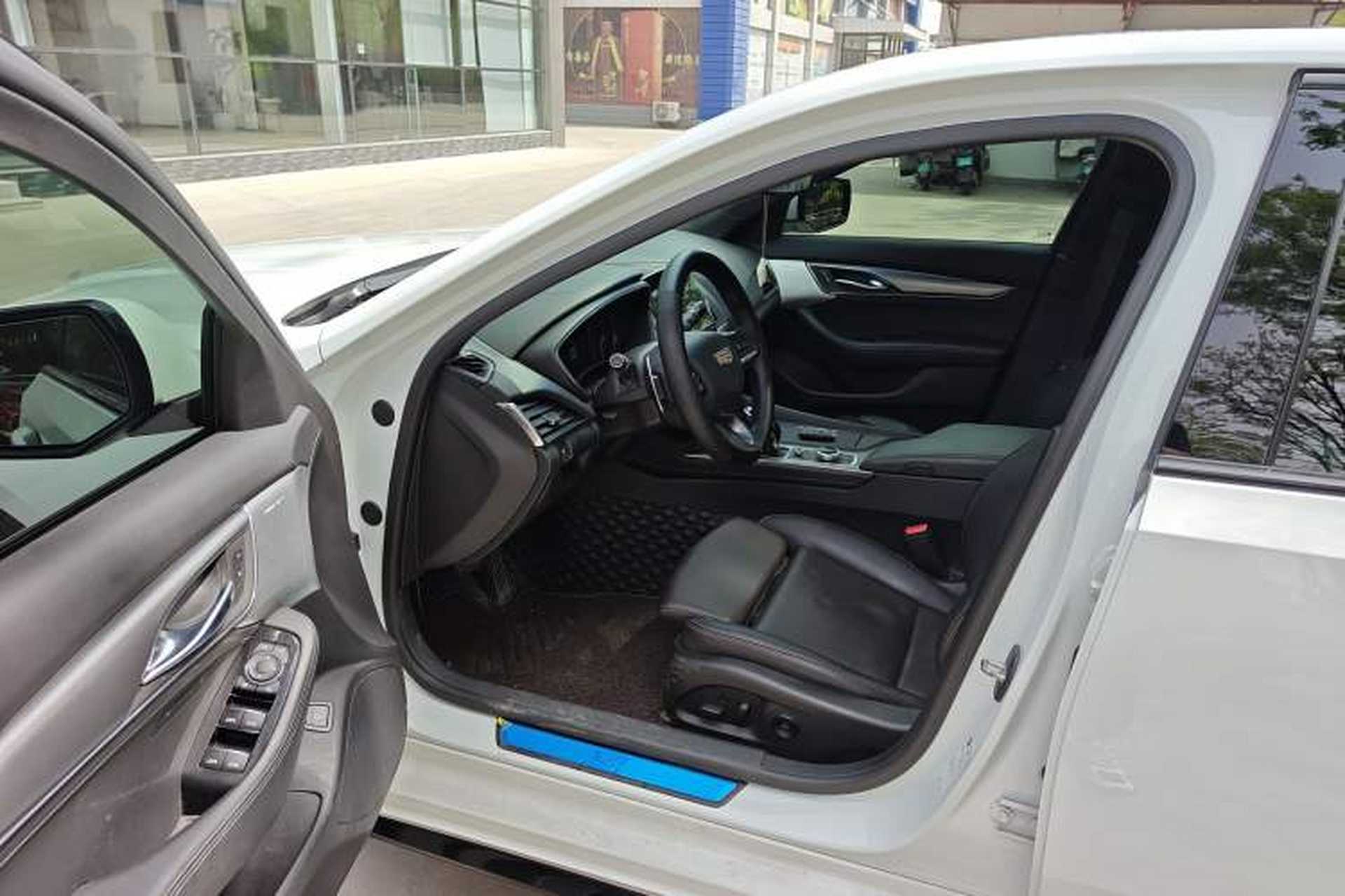 Used Cadillac CT5 2020 Updated 28T Leading Sporty Version Interior 2