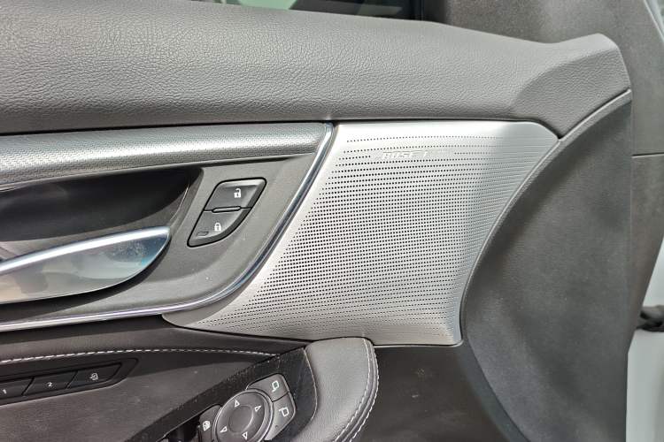 Used Cadillac CT5 2020 Updated 28T Leading Sporty Version Interior 3