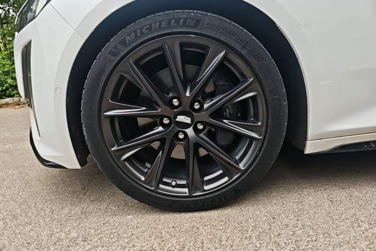 Used Cadillac CT5 2020 Revised 28T Platinum Sport Edition Left Front Wheel Hub