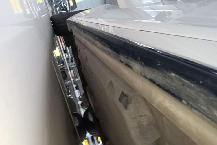 Used Cadillac CT5 2020 Revised 28T Platinum Sport Edition Left Side Sill