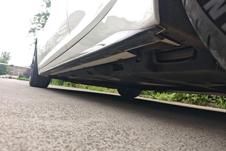 Used Cadillac CT5 2020 Revised 28T Platinum Sport Edition Left Side Sill
