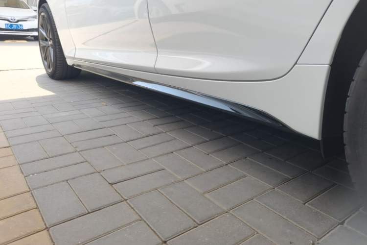 Used Cadillac CT5 2020 28T Platinum Sport Edition Left Side Sill
