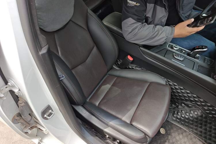 Used Cadillac CT5 2020 Updated 28T Leading Sporty Version Right Front Seat