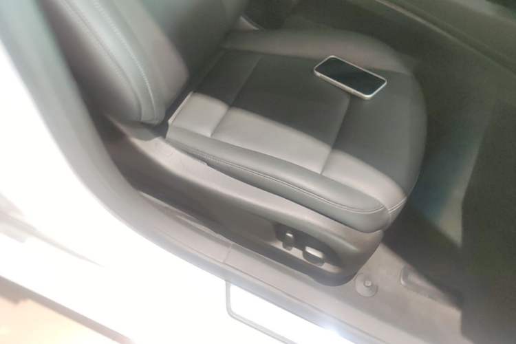 Used Cadillac CT5 2020 28T Luxury Version Right Front Seat