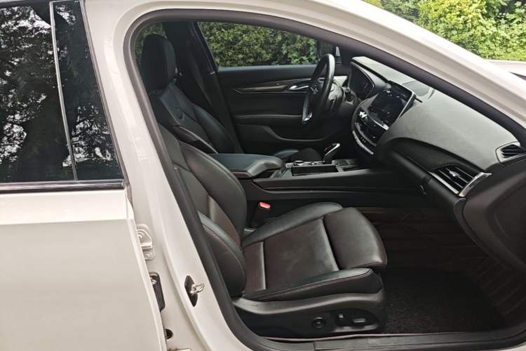 Used Cadillac CT5 2020 Revised 28T Platinum Sport Edition Right Front Seat