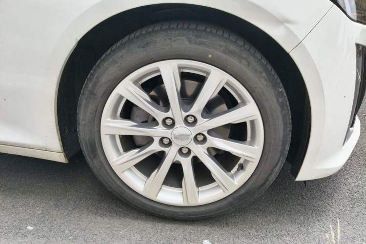 Used Cadillac CT5 2020 28T Tech Edition Right Front Wheel Hub