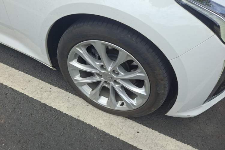 Used Cadillac CT5 2020 28T Luxury Version Right Front Wheel Hub