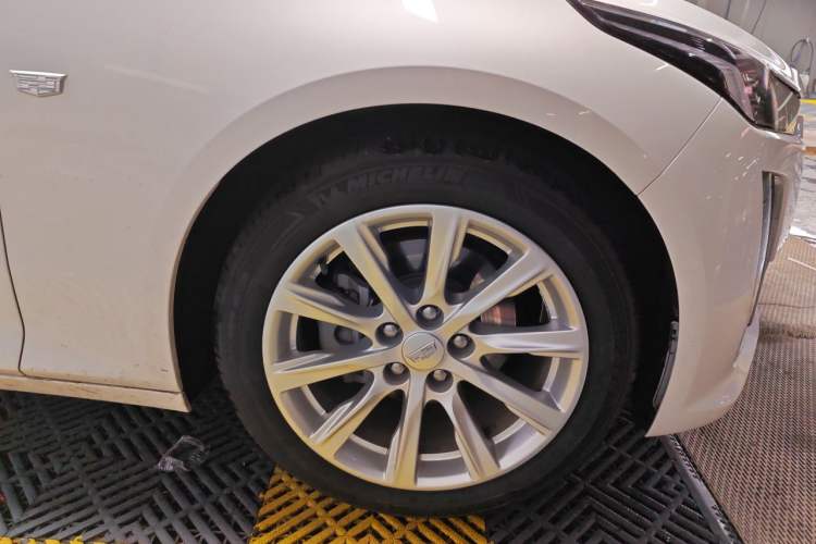 Used Cadillac CT5 2020 28T Fashion Edition Right Front Wheel Hub