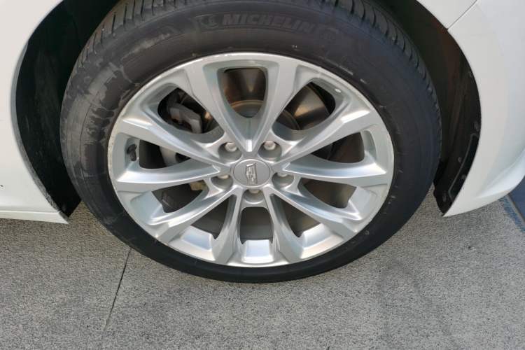 Used Cadillac CT5 2020 Revised Version 28T Luxury Edition Right Front Wheel Hub