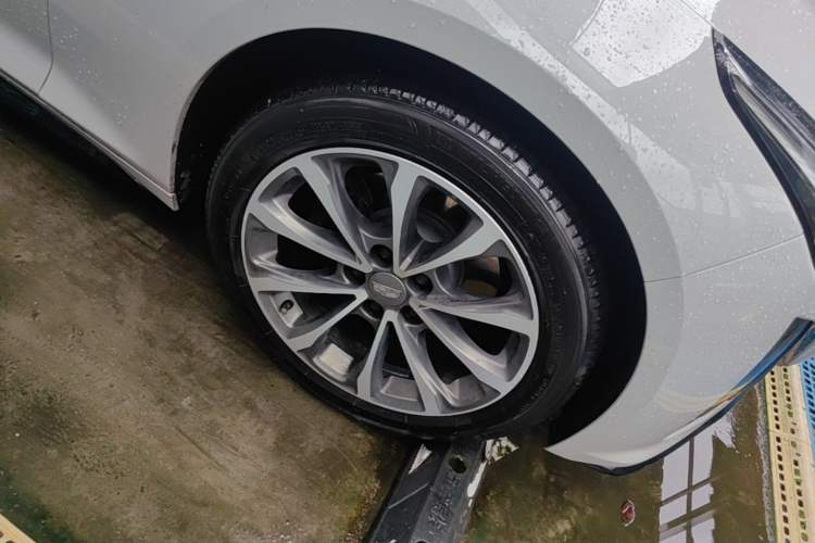 Used Cadillac CT5 2020 28T Leading Sport Model Right Front Wheel Hub