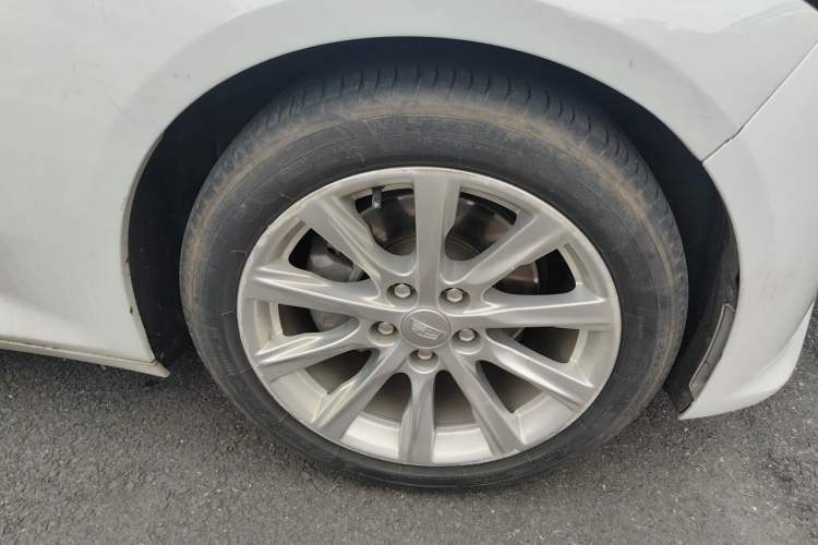 Used Cadillac CT5 2020 28T Tech Edition Right Front Wheel Hub