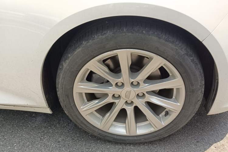Used Cadillac CT5 2020 28T Fashion Edition Right Front Wheel Hub