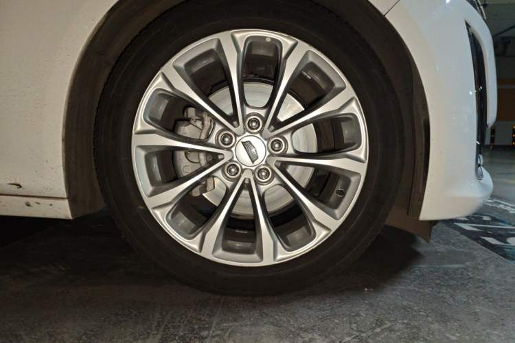 Used Cadillac CT5 2020 28T Luxury Version Right Front Wheel Hub