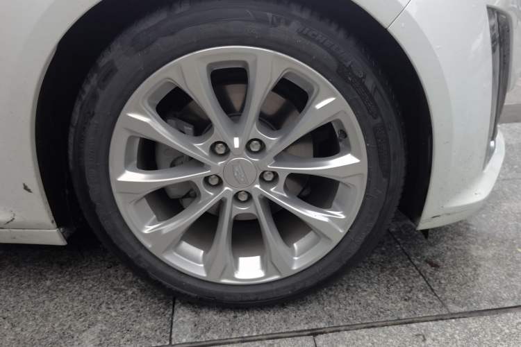 Used Cadillac CT5 2020 Revised Version 28T Luxury Edition Right Front Wheel Hub