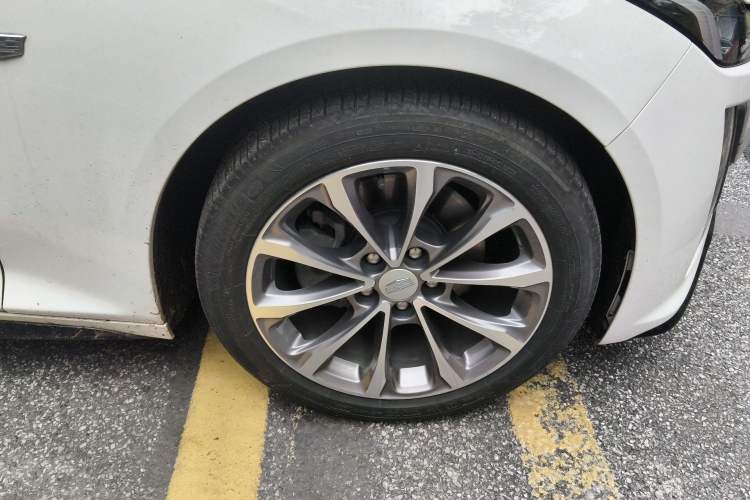 Used Cadillac CT5 2020 28T Leading Sport Model Right Front Wheel Hub
