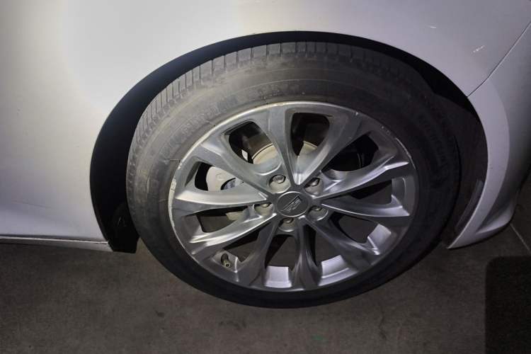 Used Cadillac CT5 2020 Revised Version 28T Luxury Edition Right Front Wheel Hub