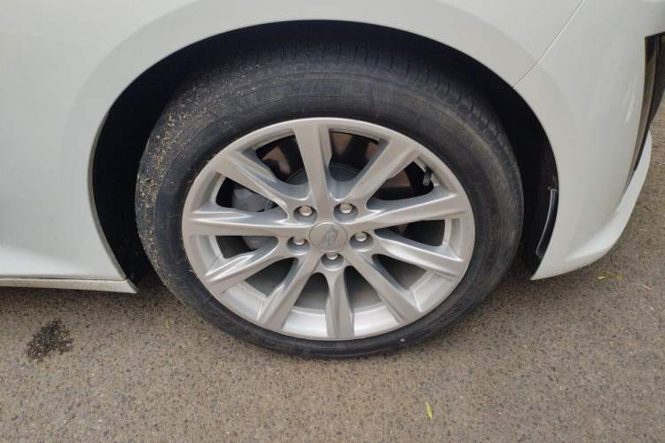 Used Cadillac CT5 2020 28T Tech Edition Right Front Wheel Hub