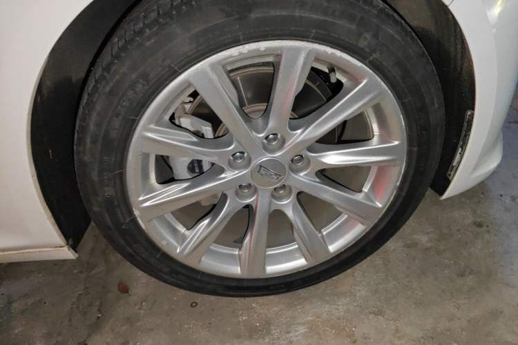Used Cadillac CT5 2020 28T Tech Edition Right Front Wheel Hub