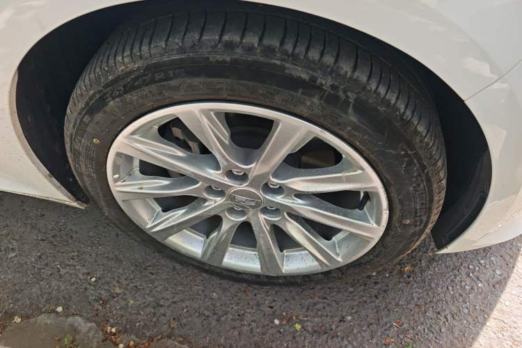 Used Cadillac CT5 2020 Revised Version 28T Fashion Edition Right Front Wheel Hub