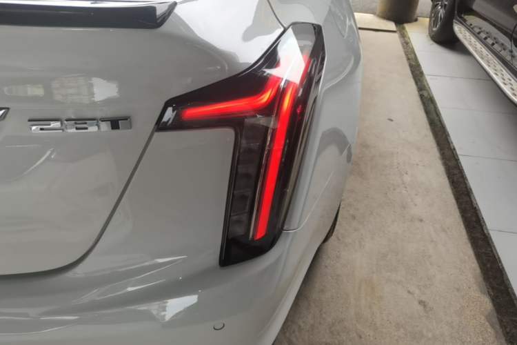 Used Cadillac CT5 2020 Updated 28T Leading Sporty Version Right Rear Taillight