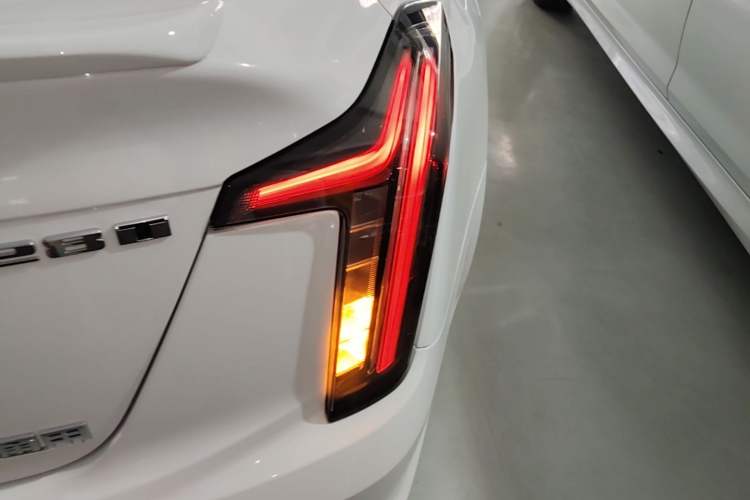 Used Cadillac CT5 2020 Updated 28T Leading Sporty Version Right Rear Taillight