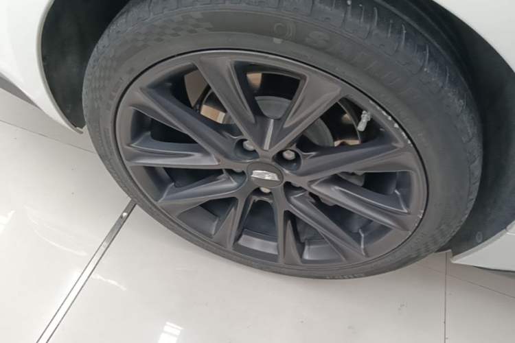 Used Cadillac CT5 2020 Revised 28T Platinum Sport Edition Right Rear Wheel Hub