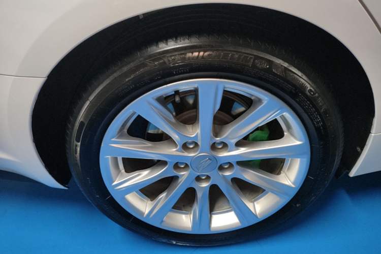 Used Cadillac CT5 2020 Revised Version 28T Tech Edition Right Rear Wheel Hub