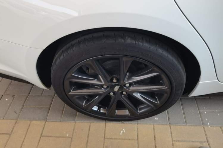 Used Cadillac CT5 2020 28T Platinum Sport Edition Right Rear Wheel Hub