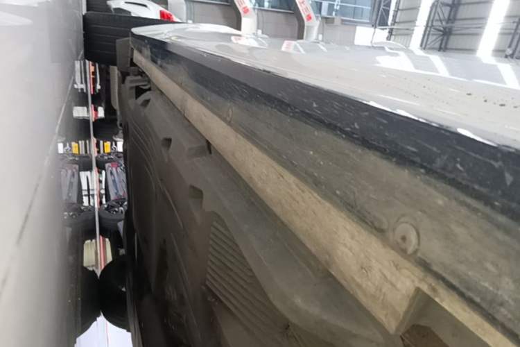 Used Cadillac CT5 2020 Revised 28T Platinum Sport Edition Right Side Sill