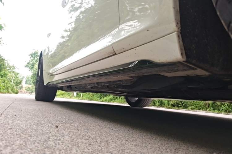 Used Cadillac CT5 2020 Revised 28T Platinum Sport Edition Right Side Sill