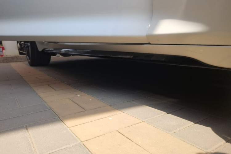 Used Cadillac CT5 2020 28T Platinum Sport Edition Right Side Sill