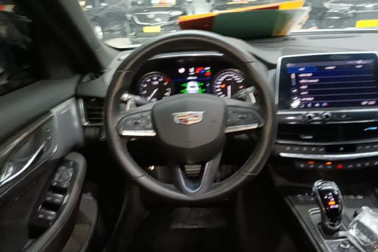 Used Cadillac CT5 2020 Revised 28T Platinum Sport Edition Steering Wheel