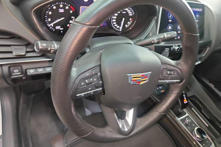 Used Cadillac CT5 2020 Revised 28T Platinum Sport Edition Steering Wheel
