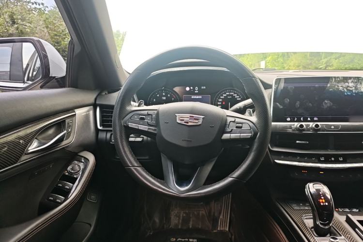 Used Cadillac CT5 2020 Revised 28T Platinum Sport Edition Steering Wheel