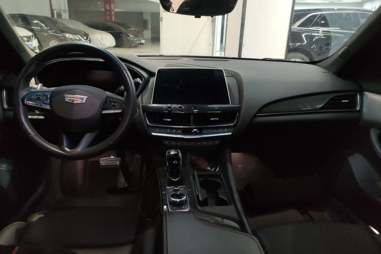 Used Cadillac CT5 2021 28T Platinum Edition Center Console