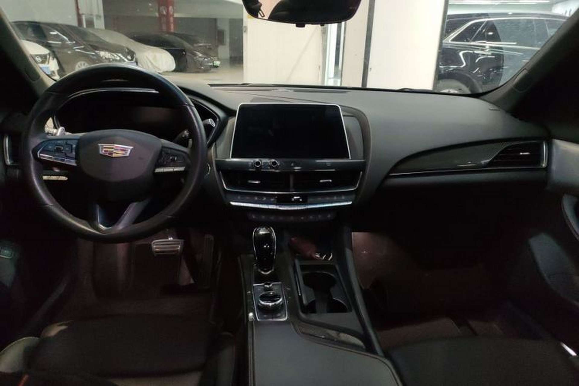 Used Cadillac CT5 2021 28T Platinum Edition Center Console