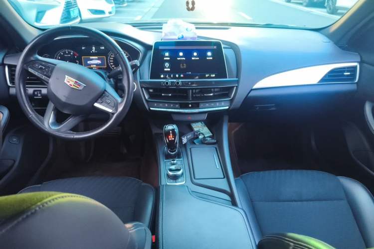 Used Cadillac CT5 2021 28T Tech Edition Center Console