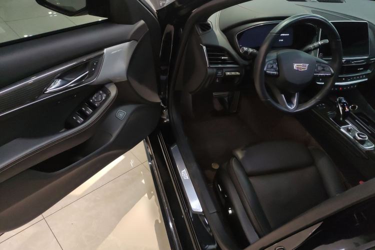 Used Cadillac CT5 2021 28T Platinum Edition Driver Seat
