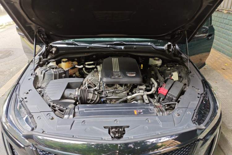Used Cadillac CT5 2021 28T Advanced Sport Model Engine Bay