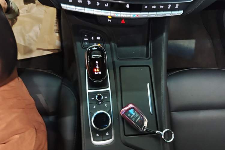 Used Cadillac CT5 2021 28T Fashion Edition Gear Lever