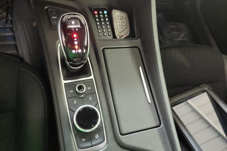 Used Cadillac CT5 2021 28T Fashion Edition Gear Lever