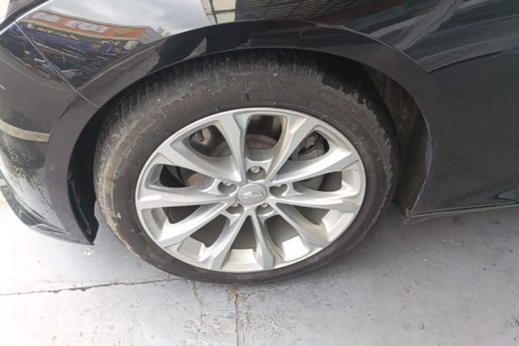 Used Cadillac CT5 2021 Revised 28T Luxury Version Left Front Wheel Hub
