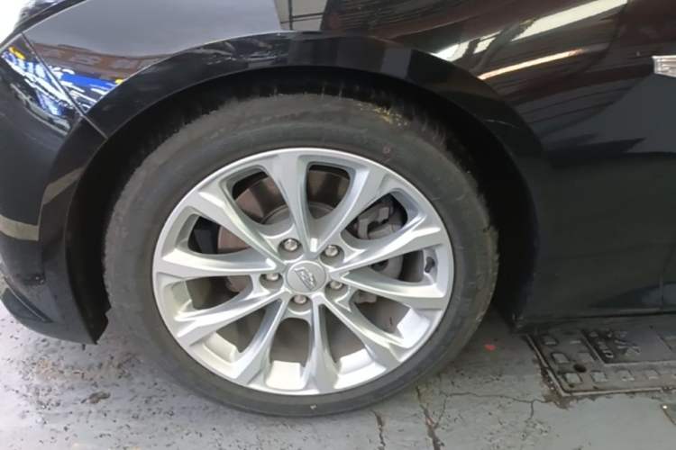 Used Cadillac CT5 2021 28T Luxury Model Left Front Wheel Hub