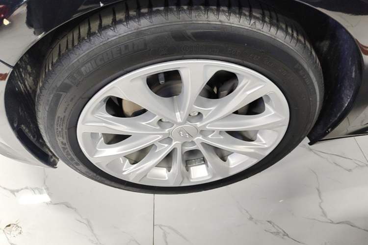 Used Cadillac CT5 2021 28T Luxury Model Left Front Wheel Hub
