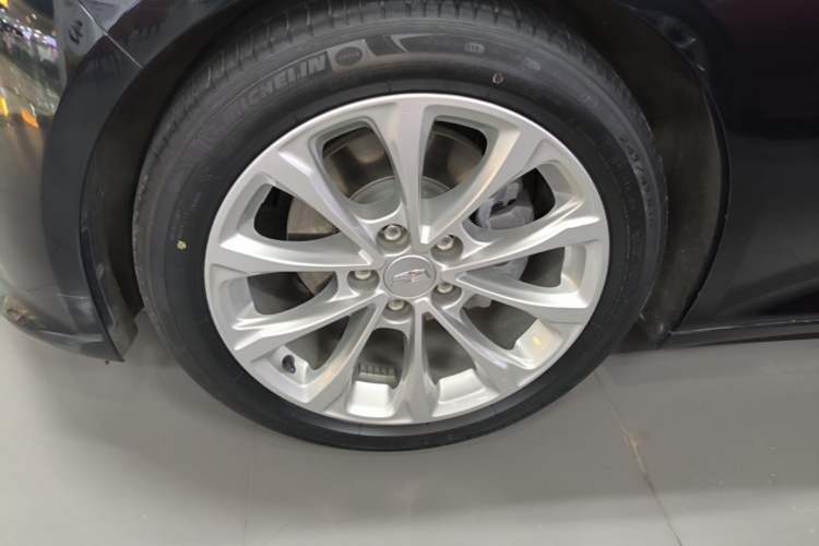Used Cadillac CT5 2021 Revised 28T Luxury Version Left Front Wheel Hub