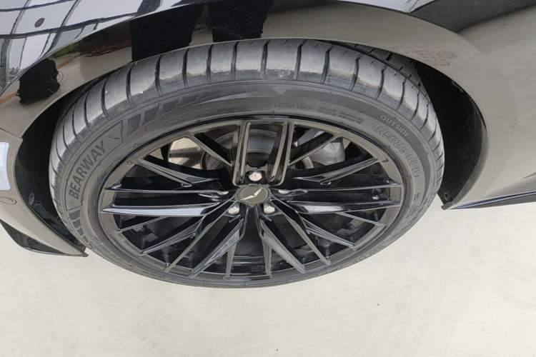 Used Cadillac CT5 2021 Revised 28T Luxury Version Left Front Wheel Hub